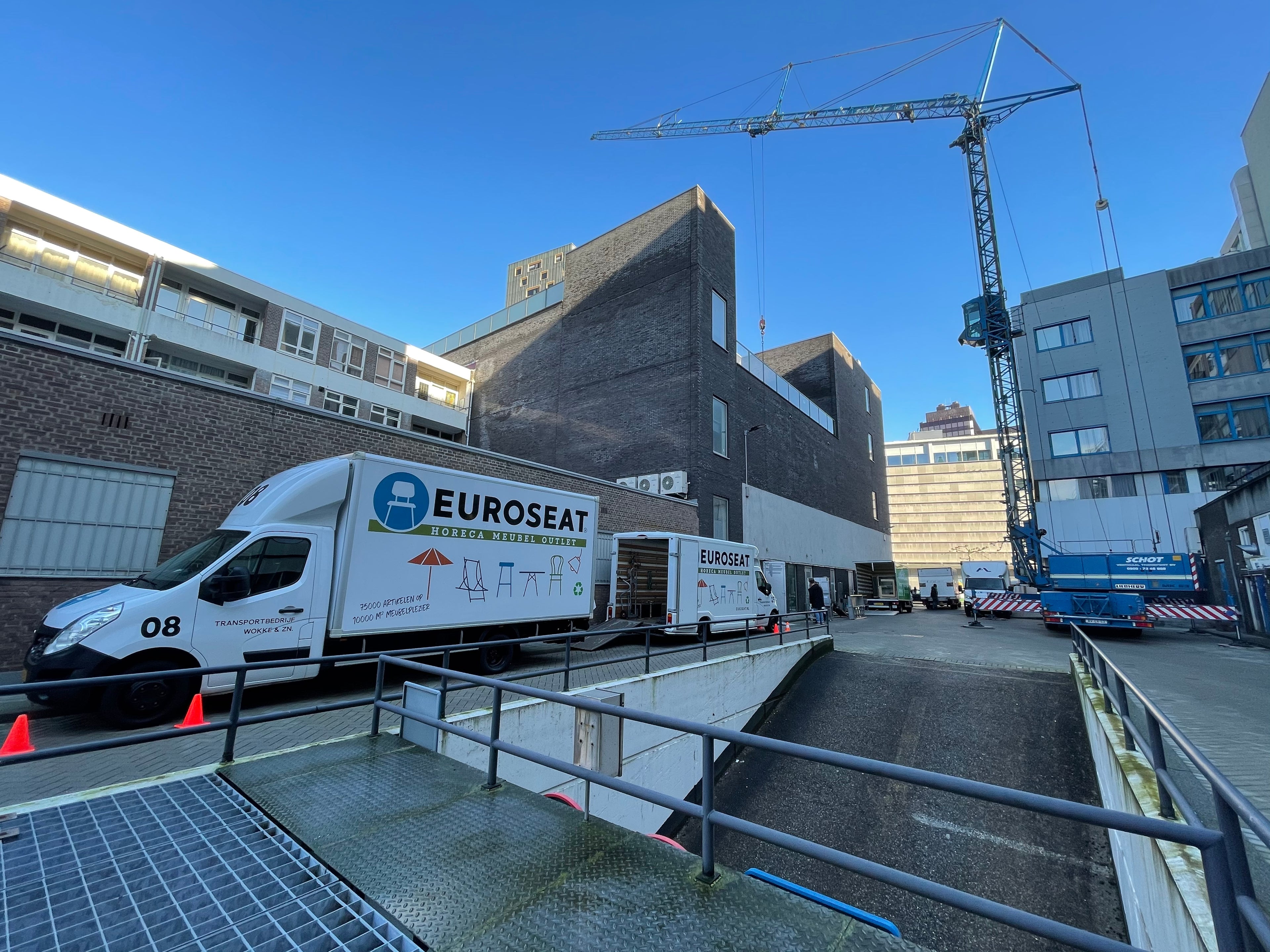 vrachtwagens voor la place restaurant